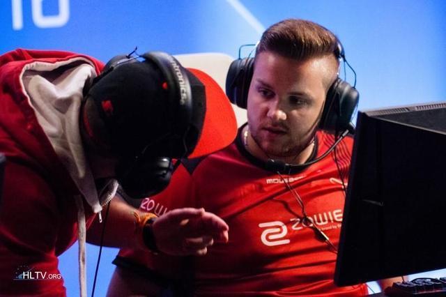 则中路露出 则中路露出